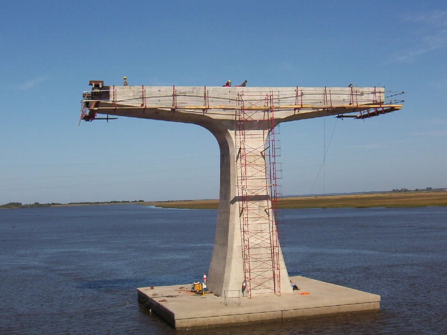 Pilas apoyo puente río Santa Lucía